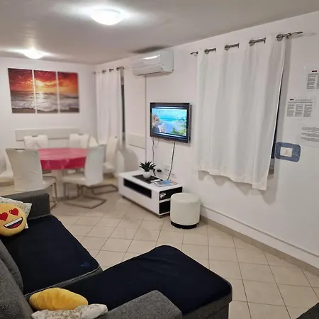 Apartment Gemuetliche, Gepflegte *